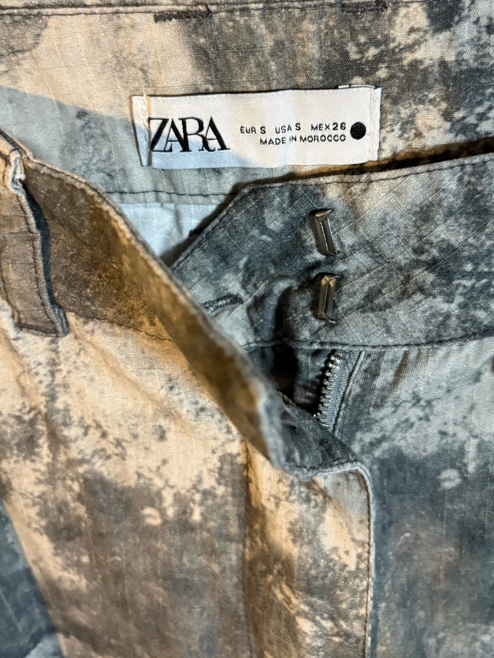 ZARA Gray printed cargo pants in Sz S - Picture 5 of 8